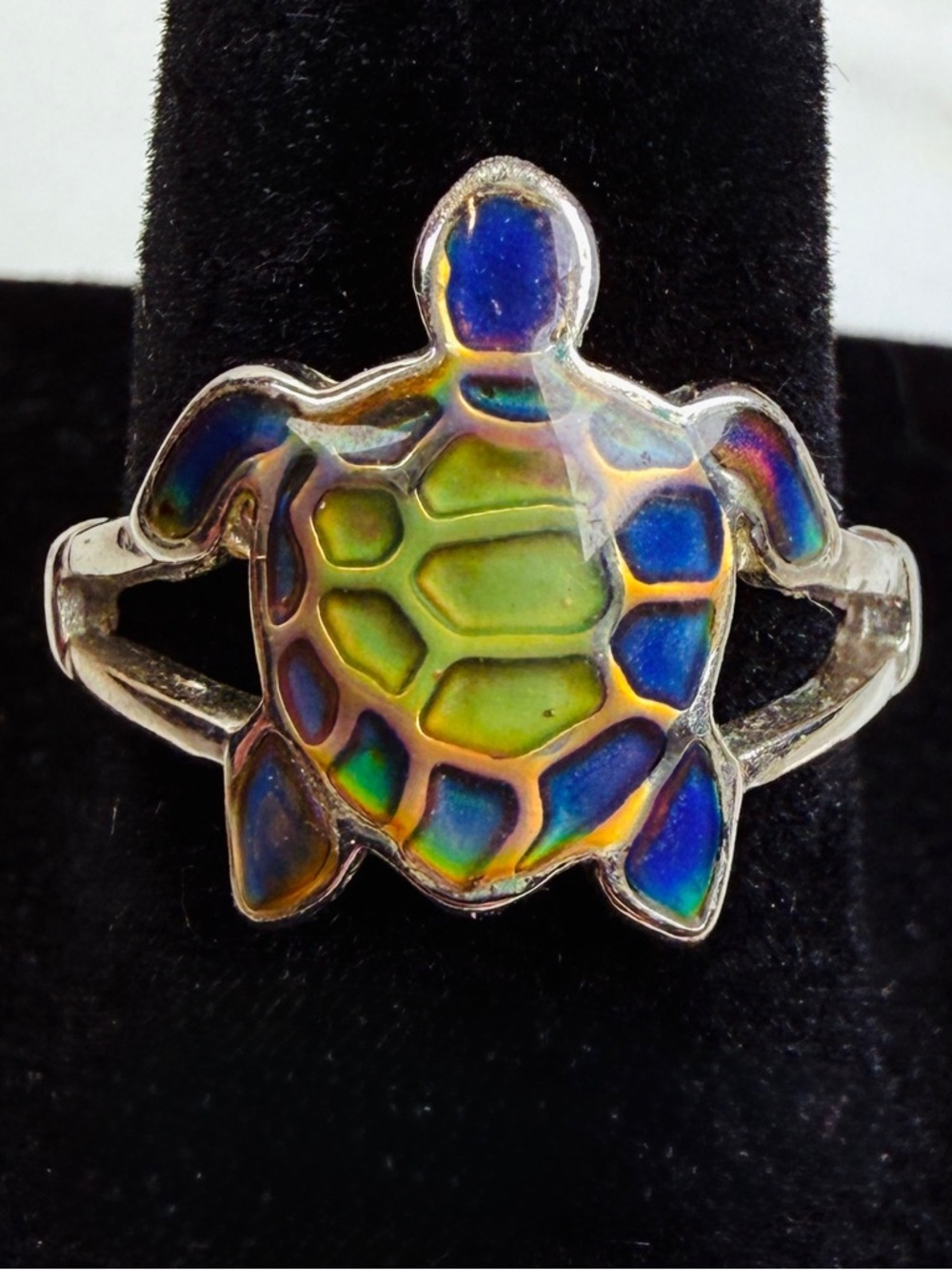 Vintage Aged Silvertone Turtle Blue and Green Ring in size 6.5